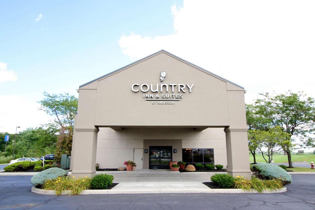 Country Inn & Suites by Radisson Sandusky South OH Main image 1